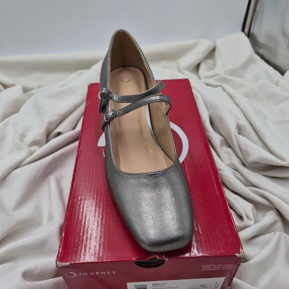 Journee Collection Shoes - NEW Journee Collection Nally pewter metallic Mary Jane pumps SIZE 10